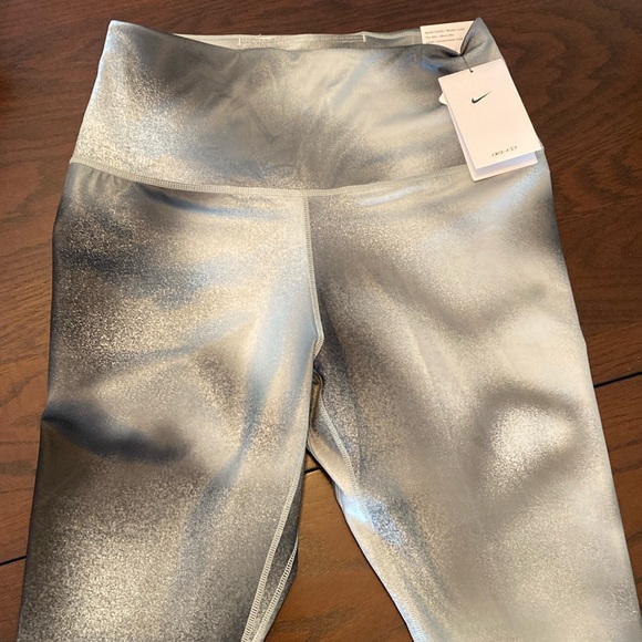 NWT - Nike Women's One High-Waist Full-Length Leggings. Size Medium. - Picture 8 of 14
